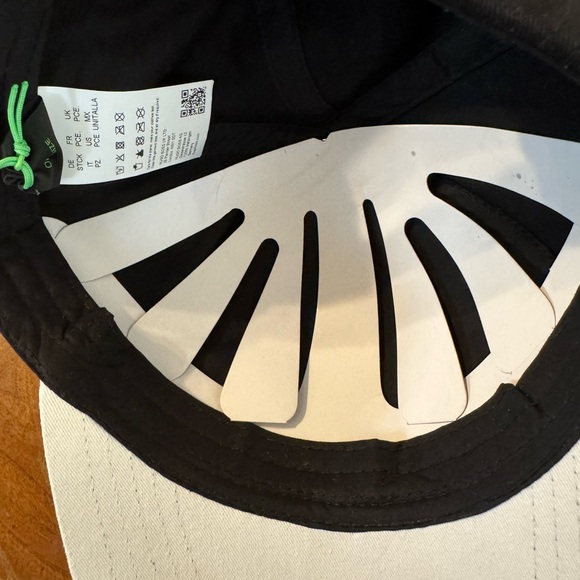 Hugo Boss Adjustable Hat - Picture 7 of 8